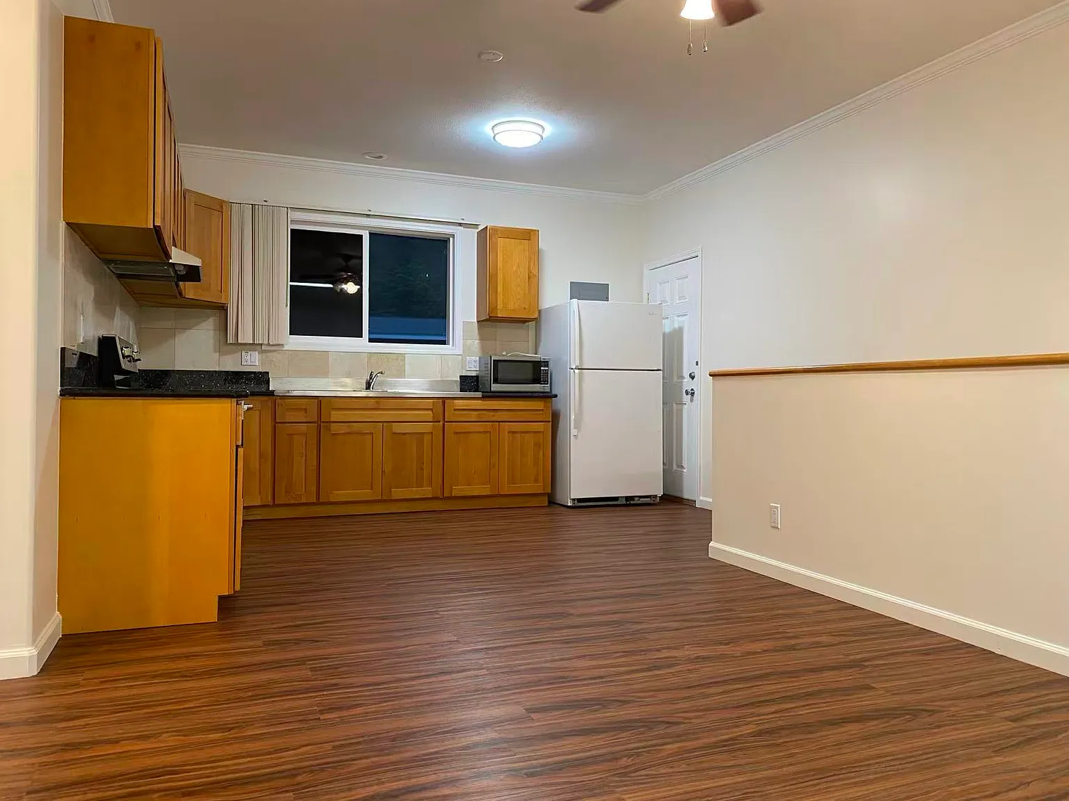 2 bed, 750 sqft, $3,000 — Photo 2