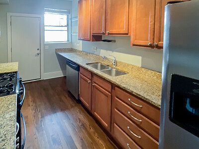 3rd image of 1448 W Cornelia Ave #2