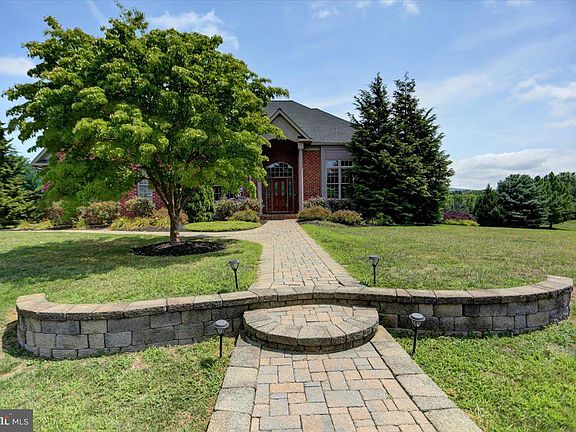 3rd image of 9813 Pembroke Dr
