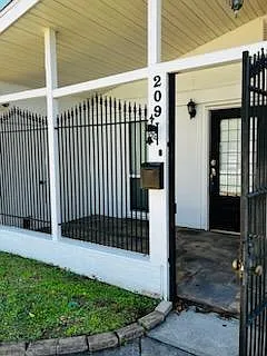 209 Douglas Dr — Photo 2