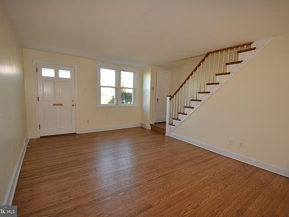 4th image of 328 Westmont Dr