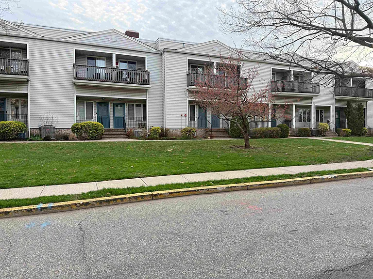 42 Willow Wood Sq — Photo 25