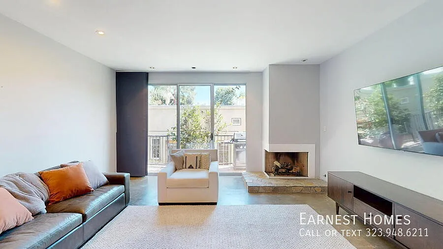 1 + 1.5 Stylish West Hollywood Condo with Private Rooftop Deck and Hollywood Hills Views! — Photo 1