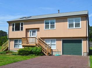 39 Joy Ln, Narragansett, RI 02882