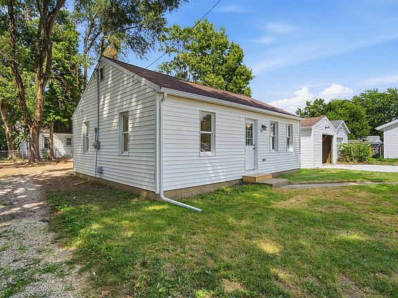 3rd image of 145 Oaklawn Cir
