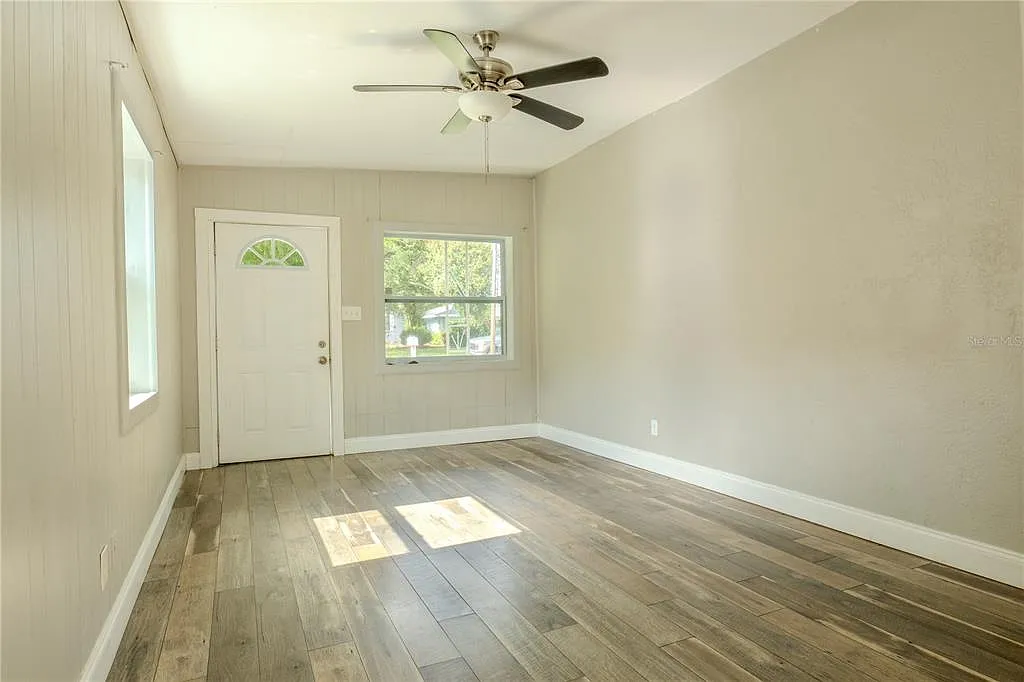 3 bed, 1.0 bath, 1092 sqft, $2,200 — Photo 3