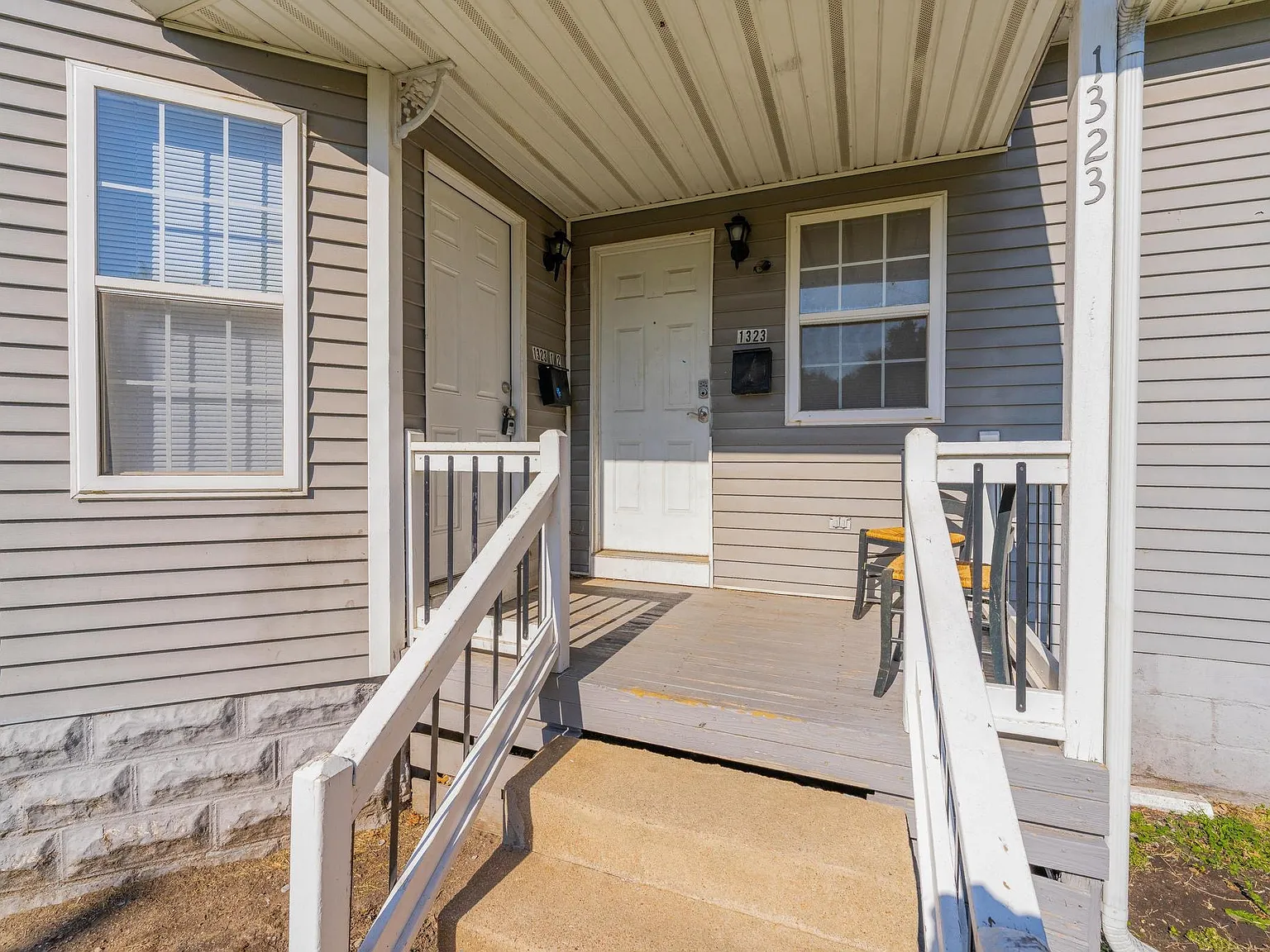 2 bed, 720 sqft, $825 — Photo 2