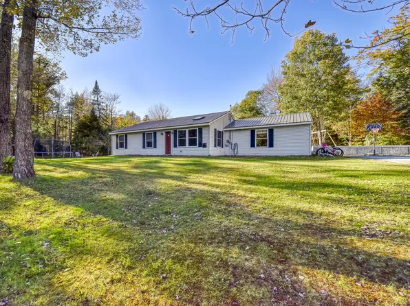 84 Maranacook Road, Winthrop, ME 04364