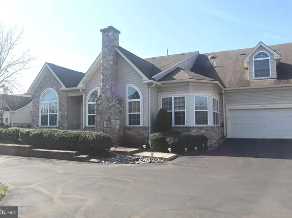 273 Fairway Dr #10, Warminster, PA 18974