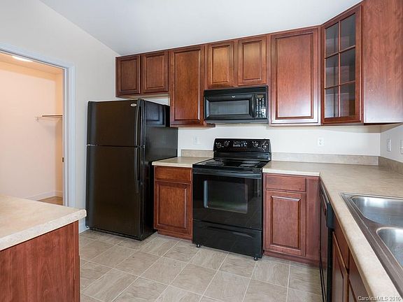 5th image of 9855 Hyde Glen Ct #9855