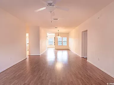 3 bed, 2190 sqft, $2,500 — Photo 4