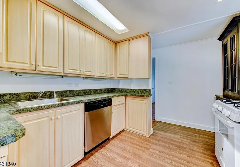 10 Lake Dr — Photo 22