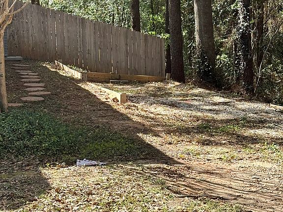 5th image of 101 Brookhollow Dr