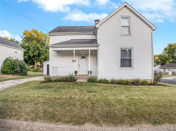 526 Hickory St, Washington, MO 63090