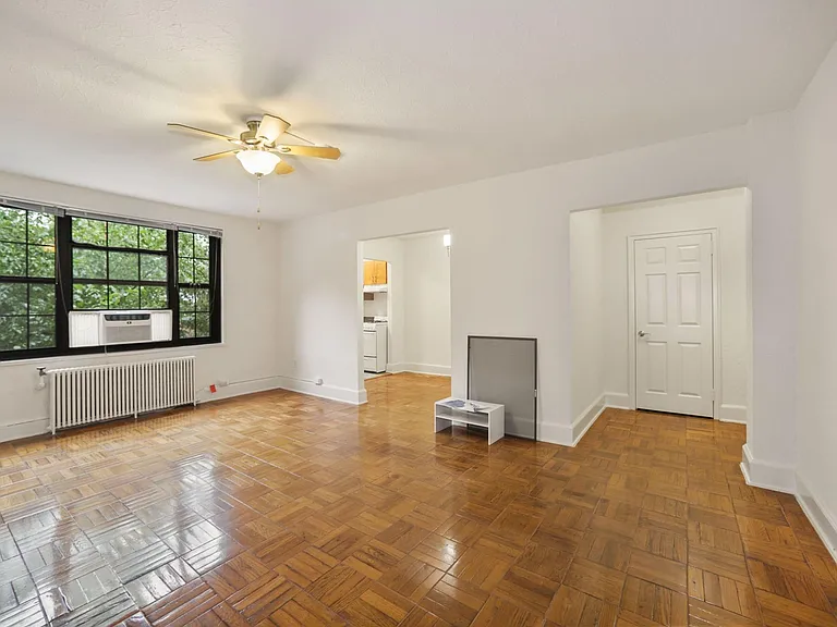 Rock Creek Gardens Apartments — Photo 16