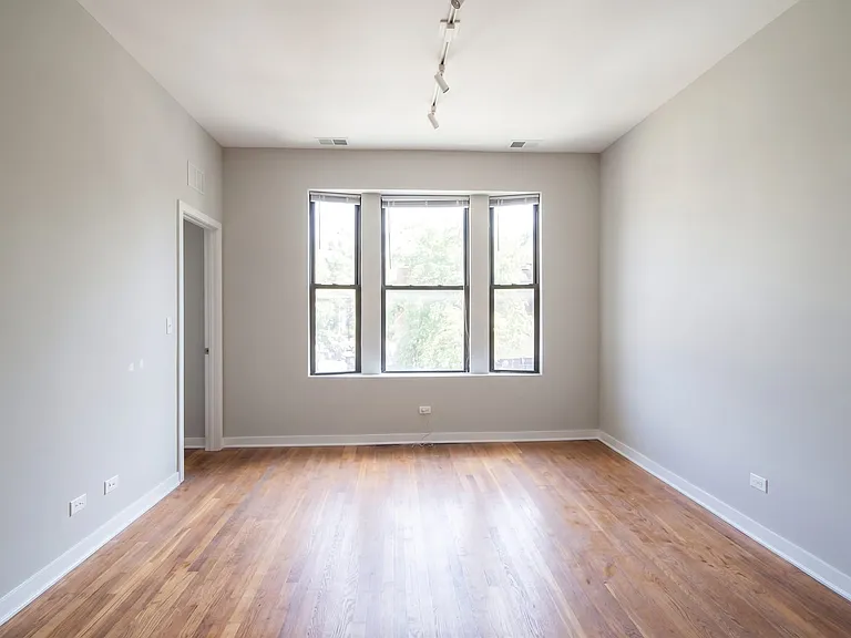 4208 N Milwaukee Ave #2R — Photo 3