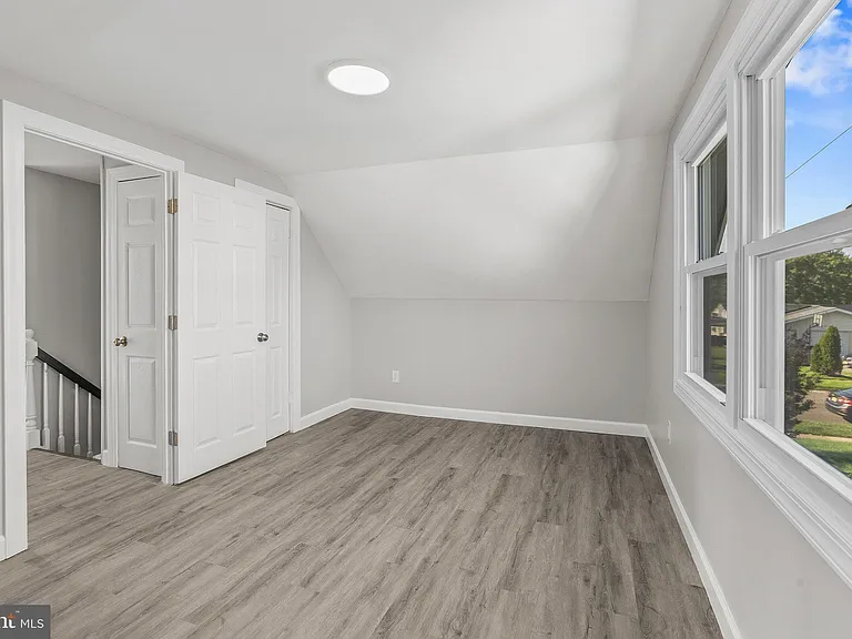 12 Holbrook Ln — Photo 22