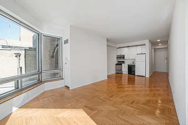 Rented by RELO REDAC INC. | media 14