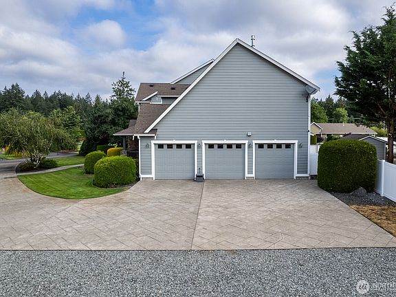 4th image of 26213 13th Avenue E