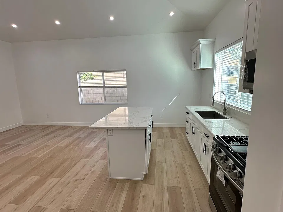 living room/kitchen