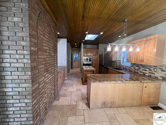 2nd image of 101 S Tracy Dr