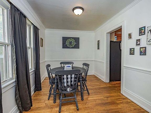 4th image of 321 Lynn Ave