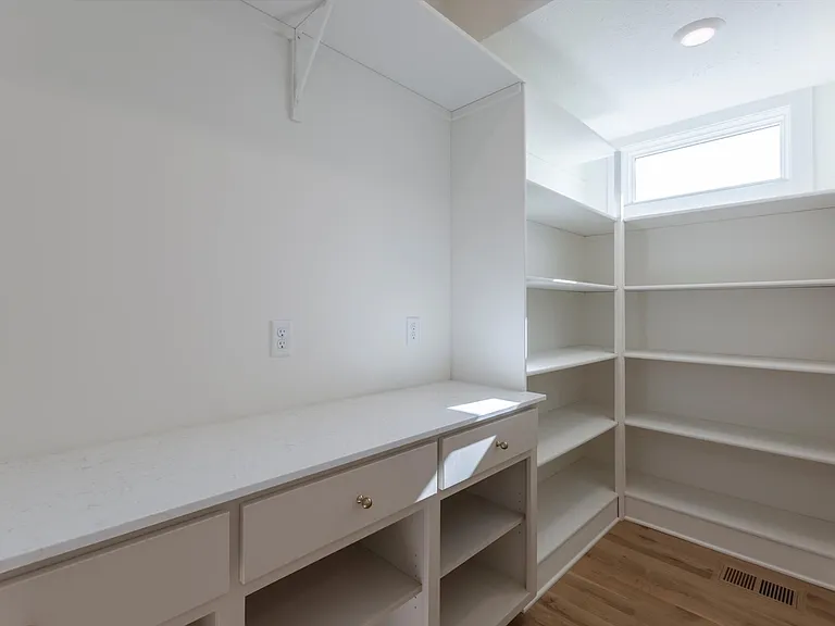 Walk in pantry
