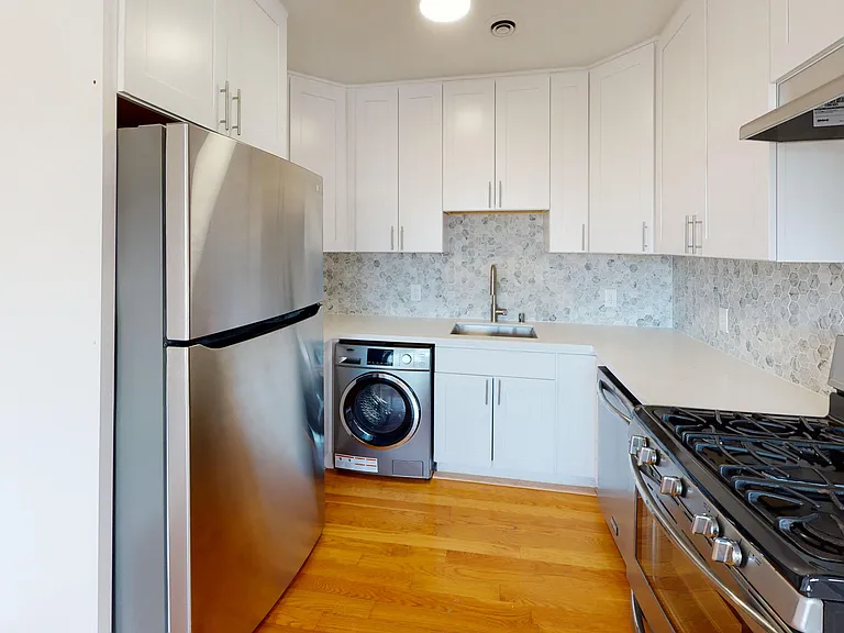1040 Ashbury St — Photo 13