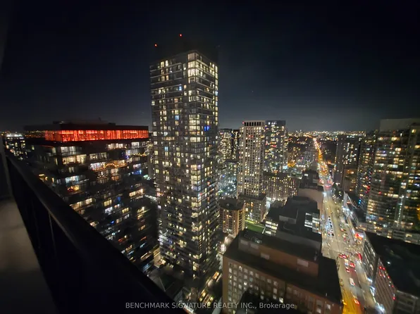 8 Eglinton Ave E, Toronto, ON