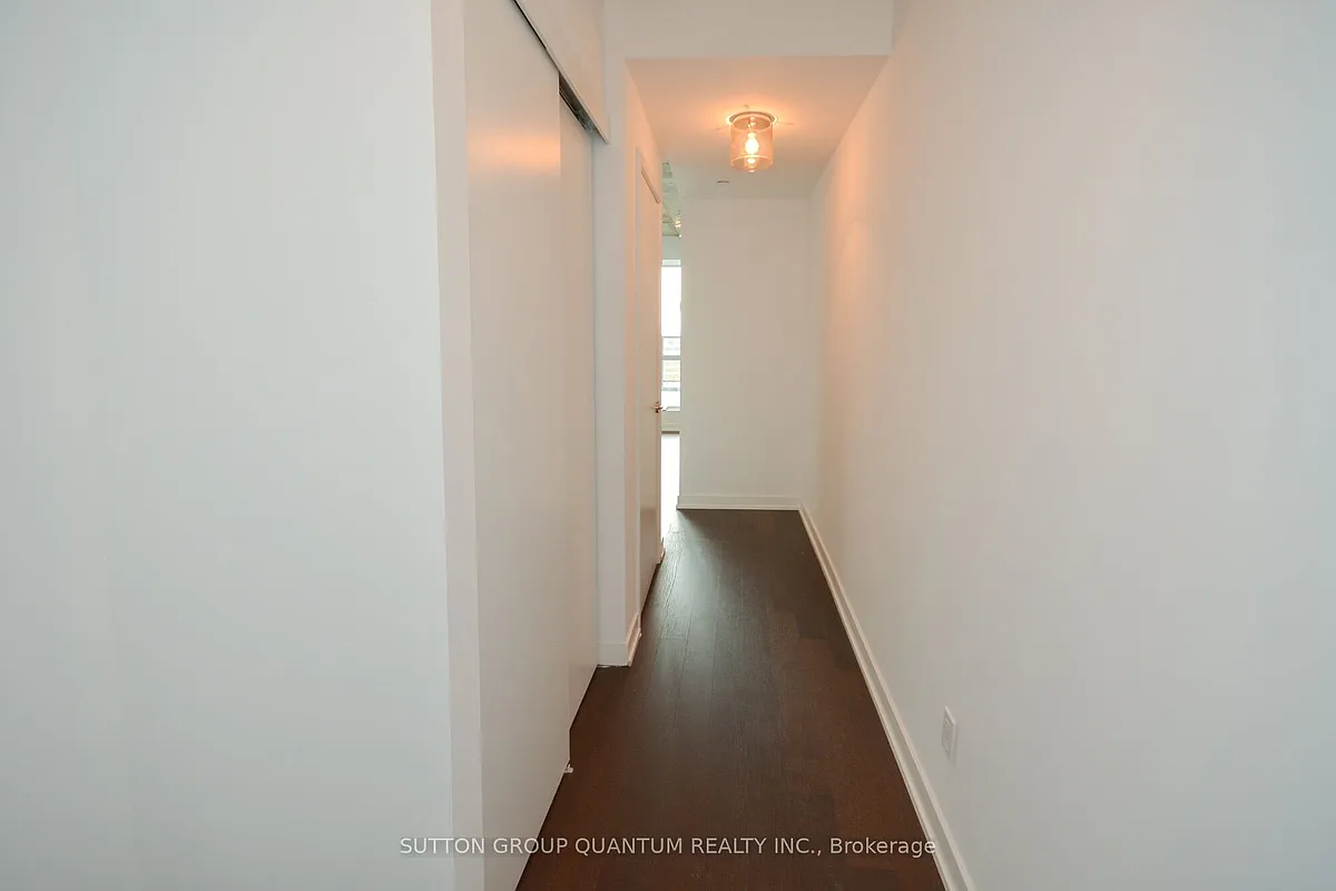 Building Photo - 1030 King St W #1127