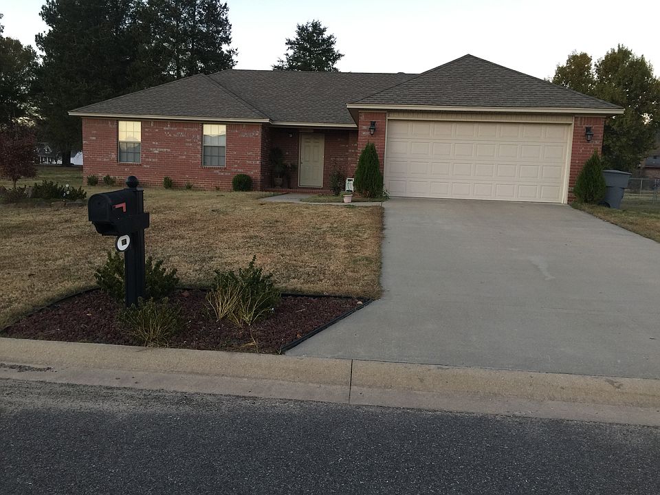 1st image of 302 Willow Oak Dr