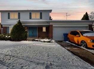 31077 Shawn Dr, Warren, MI 48088