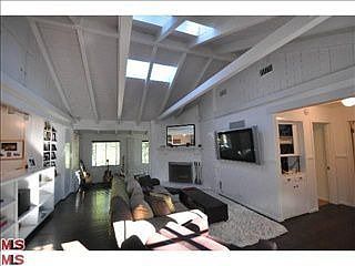 4th image of 2205 N Benedict Canyon Dr