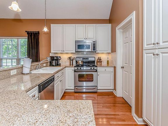 5th image of 6608 Wild Rose Ln