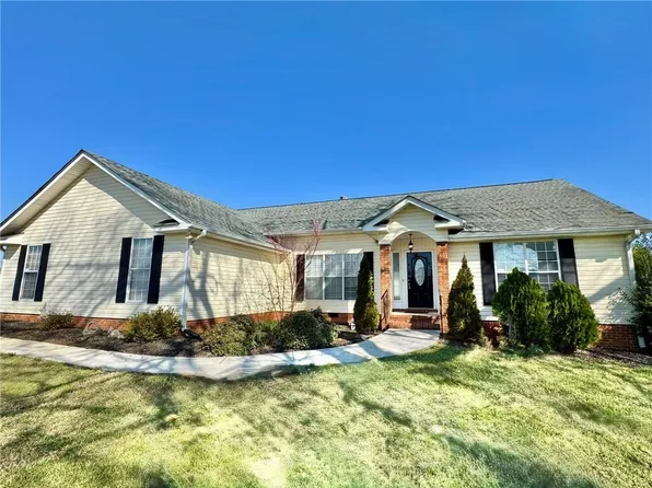 200 Silverthorn Way, Cedartown, GA 30125