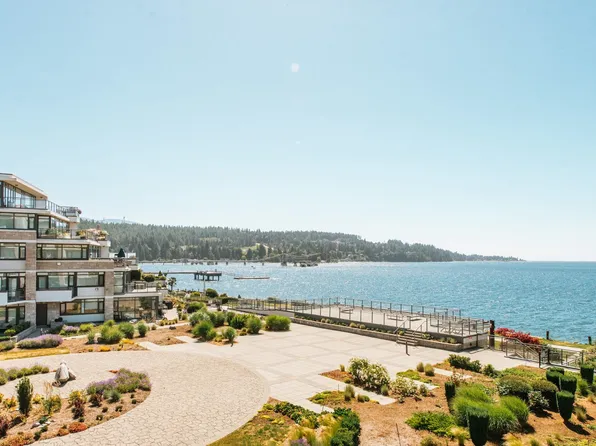 5725 Teredo St #403, Sechelt, BC V7Z 0J7