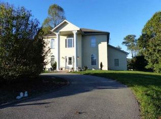 6 Northern Dancer Dr, Milton, WV 25541