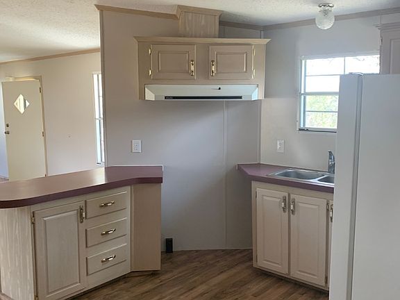4th image of 101 Brandis Ln S