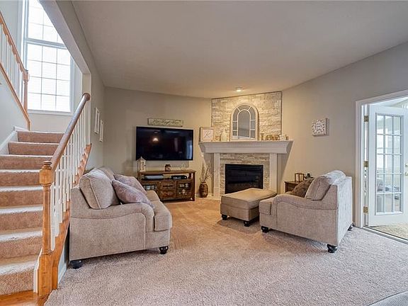 5th image of 323 Cottingham Cir