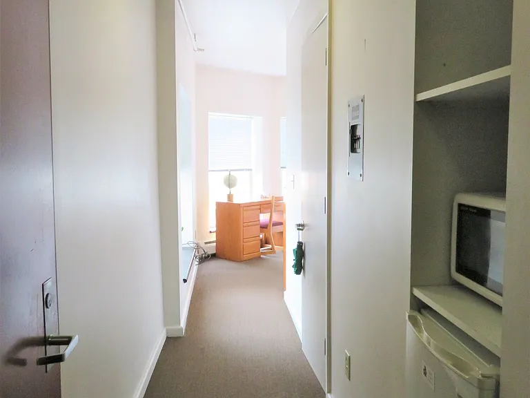 109 E State St — Photo 15