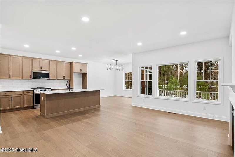 4th image of 36 Wellington Court