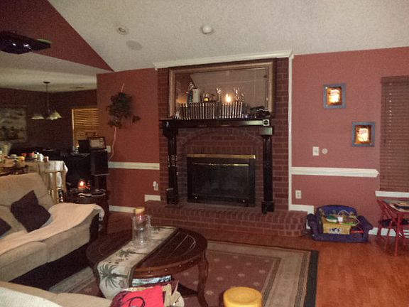 3rd image of 906 E Howard St