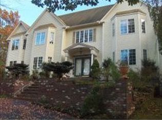 111 Castle Hill Rd, Windham, NH 03087