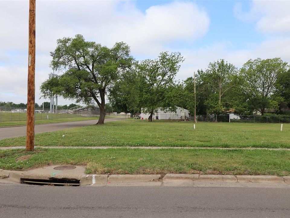 1st image of 1104 N Eisenhower Dr