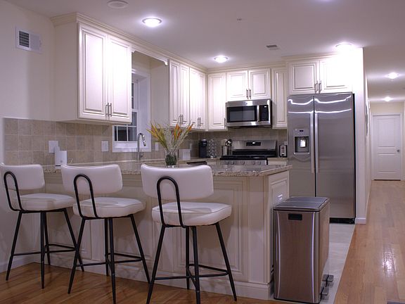 4th image of 368 Sanford Ave Floor 1