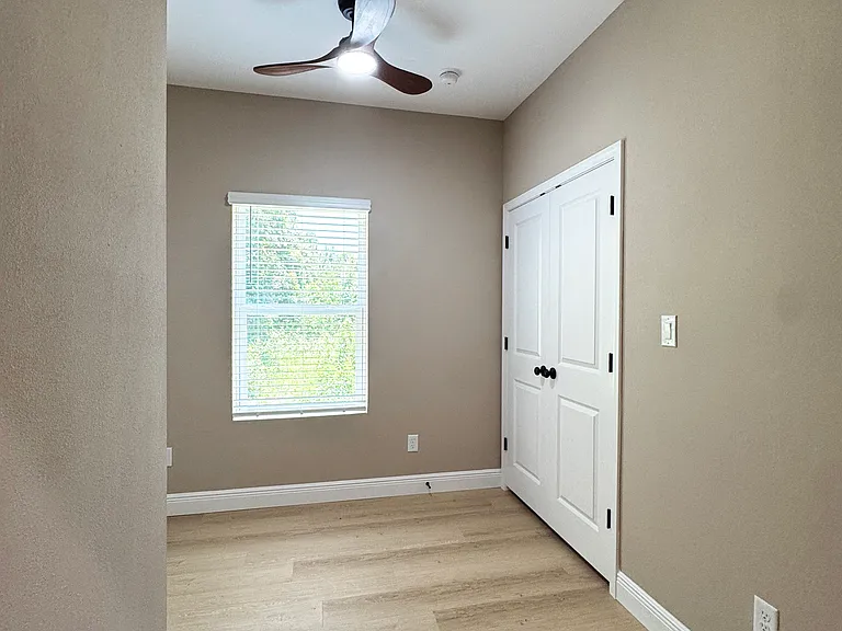 504 E Burgess Rd #C — Photo 31