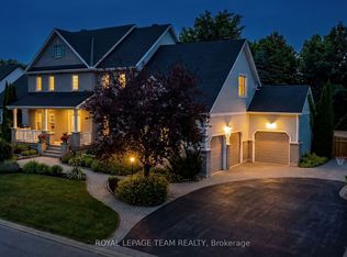 10 Beechgrove Gdns, Ottawa, ON K2S 1W5