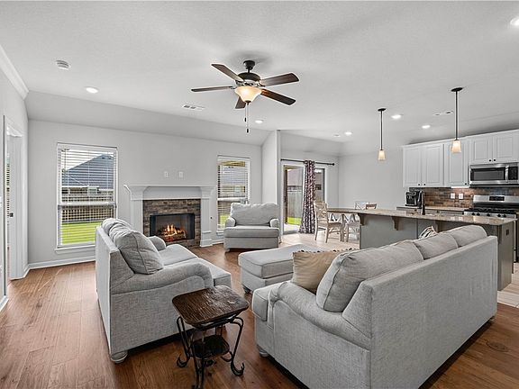 5th image of 204 S Amber Dawn Ave