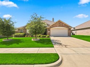 637 Piper Dr, Saginaw, TX 76179
