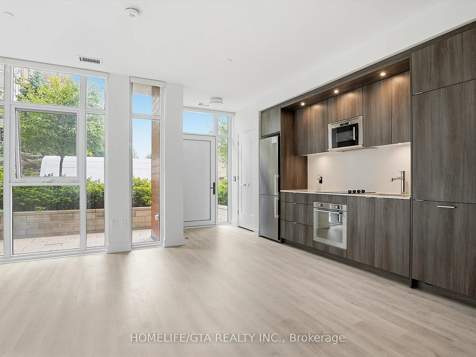 30 Inn On The Park Dr — Photo 4